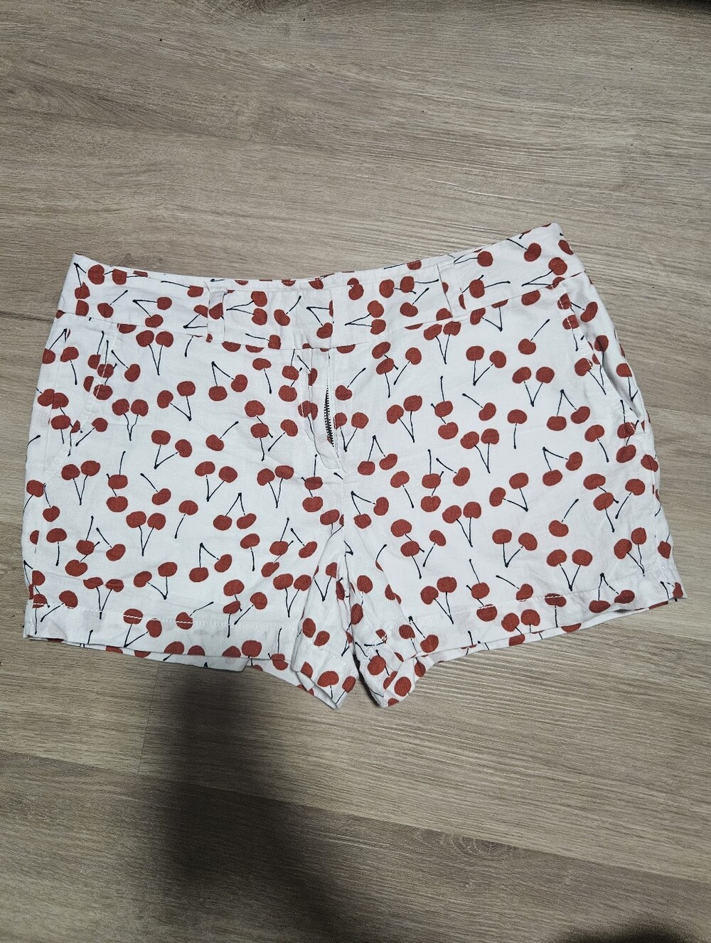 Loft Outlet Cherry Print White Shorts Size 6 4" Short